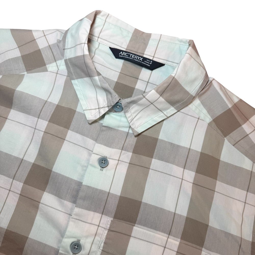 Arcteryx Mens Small Plaid Short Sleeve Button Down Shirt Tan Hiking Shirt
